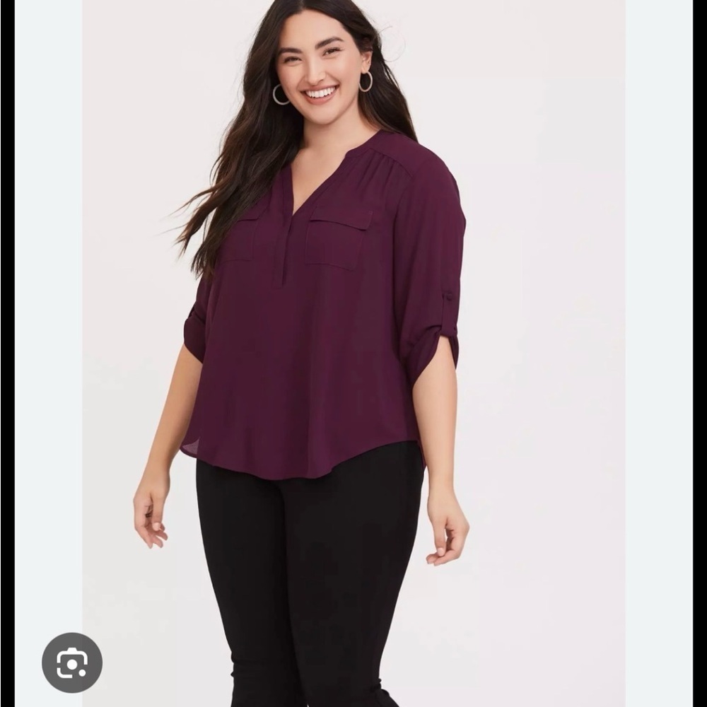 NWT Torrid Harper Georgette pullover blouse in a burgundy size 2.